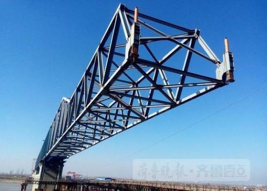 国内跨度最大的黄河特大桥主体完成 最大跨度